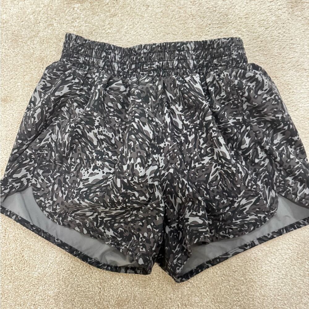 Zella Girls Black and grey camo athletic shorts, size YXL (14/16)